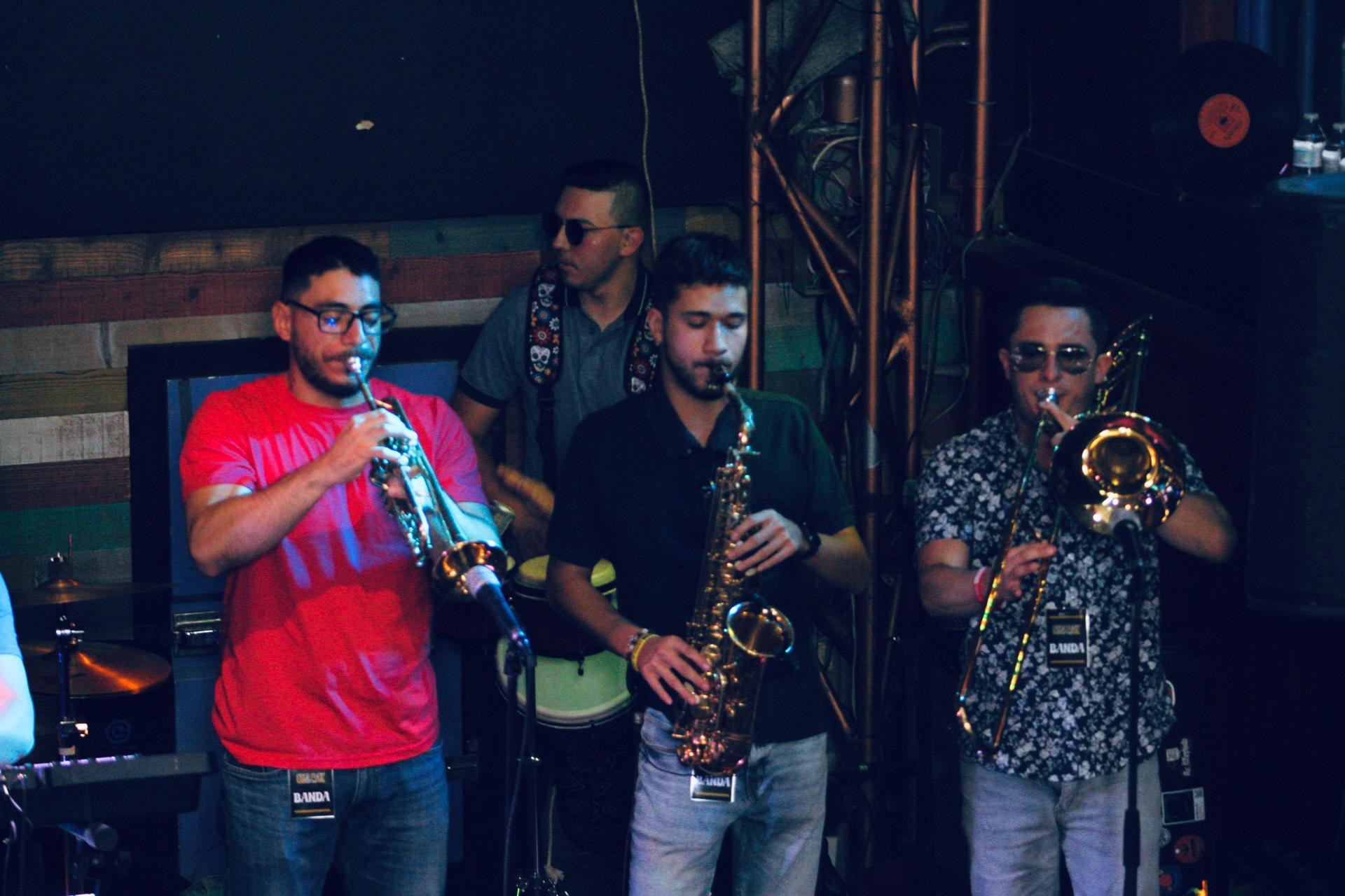 Sección de metales de The Last Brownie